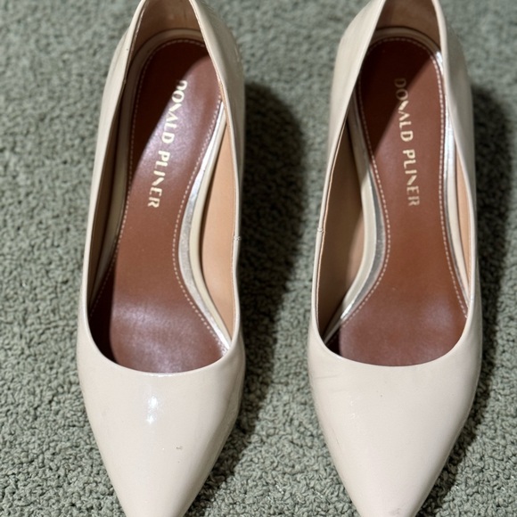 Donald J. Pliner Women's Cream Heels - Picture 1 of 6